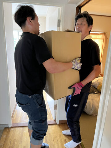 室内での運搬作業